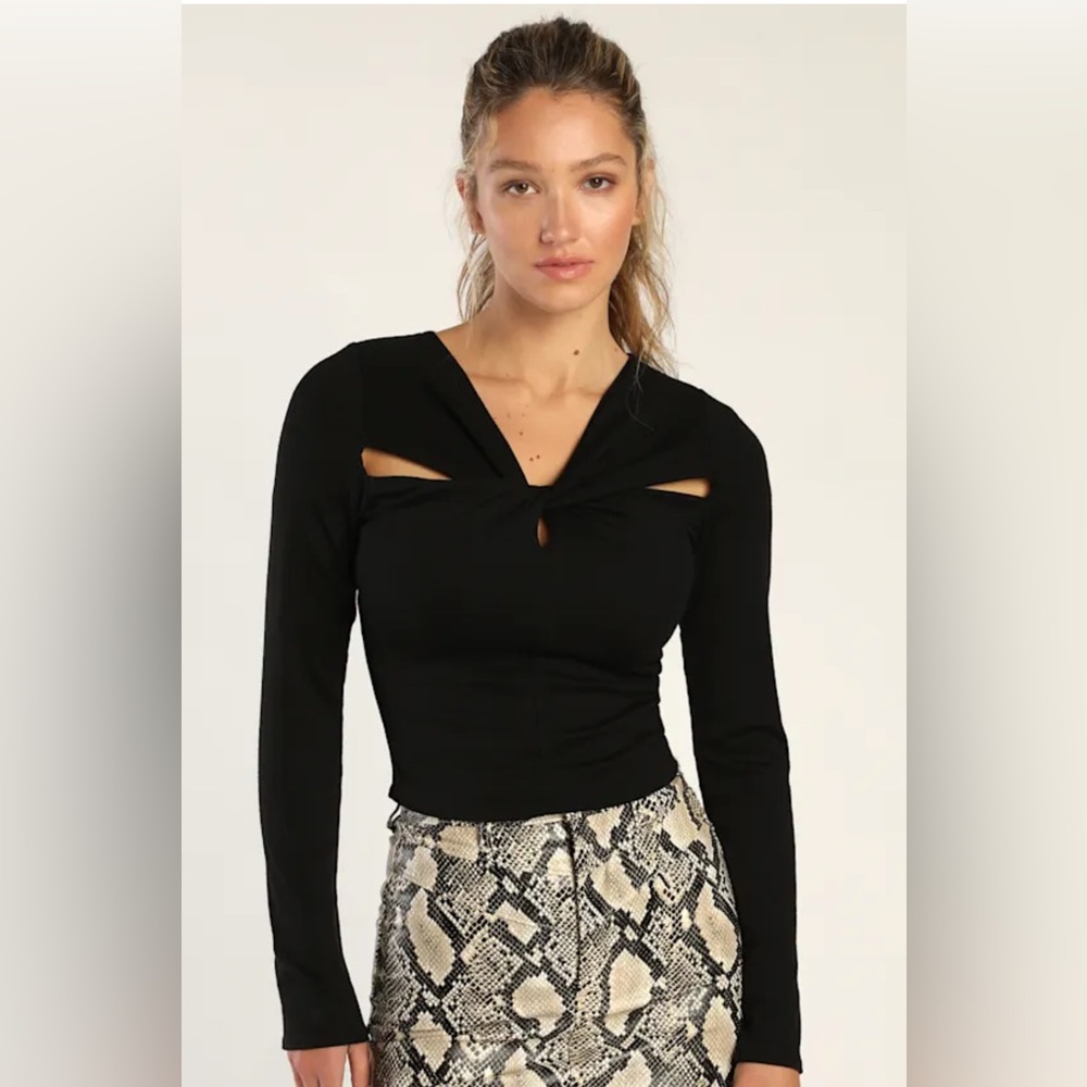 Lulus NWT Endless Appeal Black Long Sleeves Cutout Crop Top Size Medium